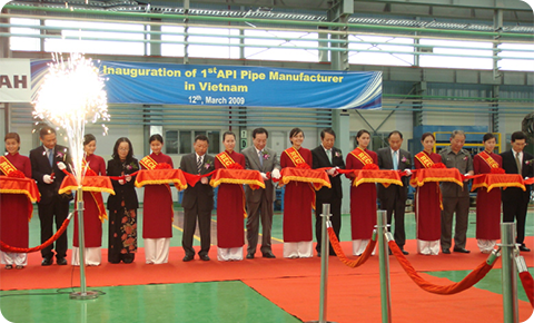 An image of the completion ceremony held for the first 8-inch API steel pipe plant in Vietnam.