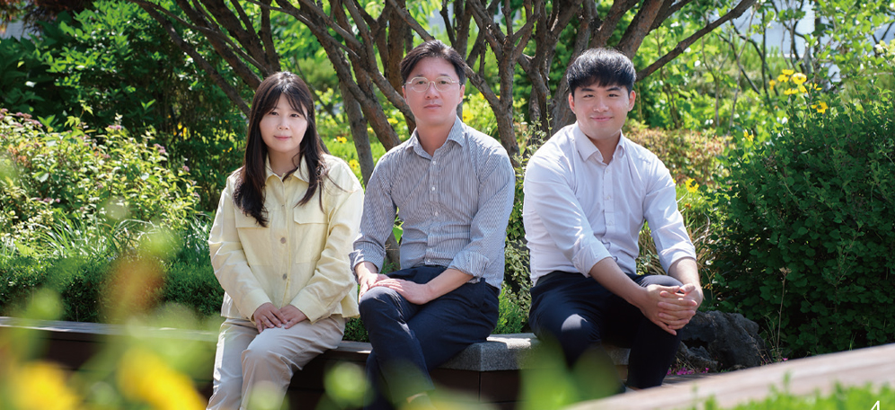 (4) 왼쪽부터 김송은 과장, 오승훈 팀장, 차일능 대리 